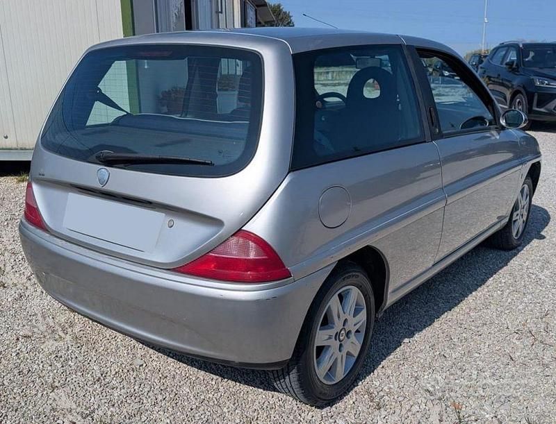 Usata Lancia Ypsilon 59 CV (43 kW) 2002 Grigio Utilitaria
