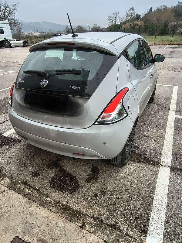 Usata Lancia Ypsilon Gold 69 CV (50 kW) 2021 Utilitaria