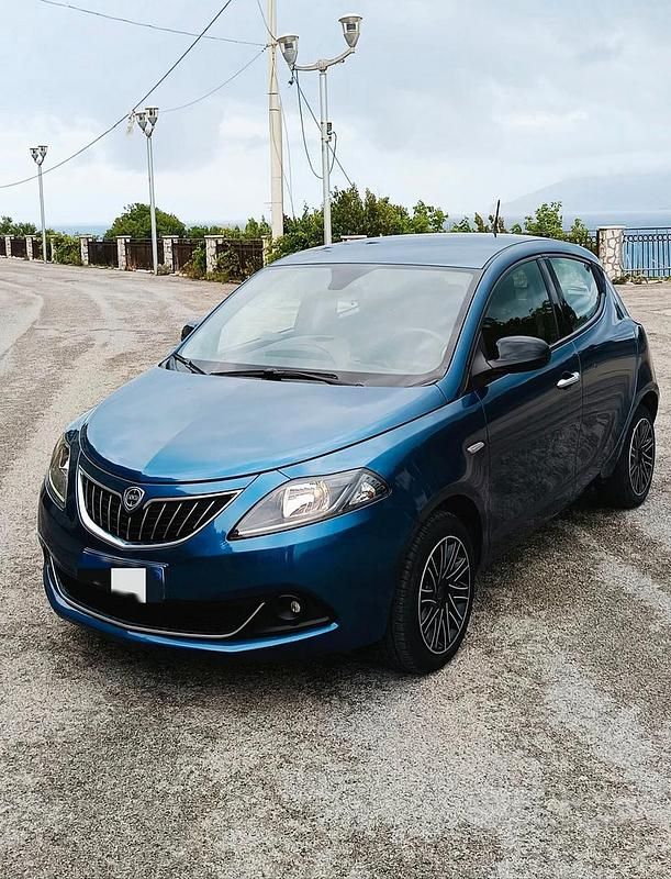Usata Lancia Ypsilon Gold 70 CV (51 kW) 2023 Blu/azzurro Utilitaria
