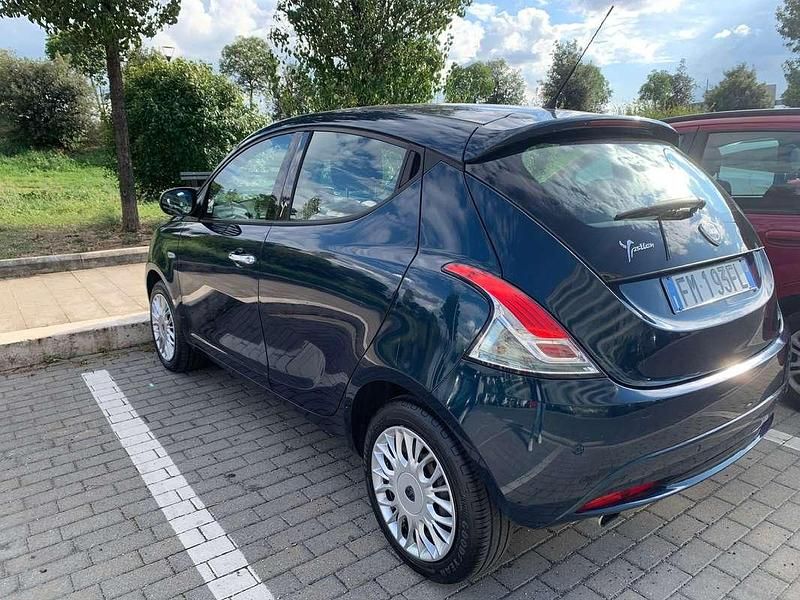 Usata Lancia Ypsilon Silver 69 CV (50 kW) 2017 Verde Utilitaria