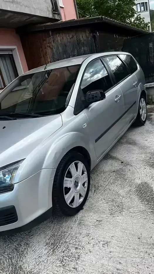Usata Ford Focus 90 CV (66 kW) 2007 Grigio Station wagon