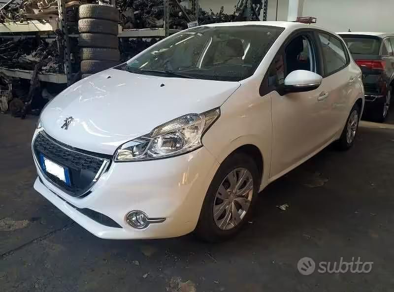 Usata Peugeot 208 68 CV (50 kW) 2013 Bianco Utilitaria