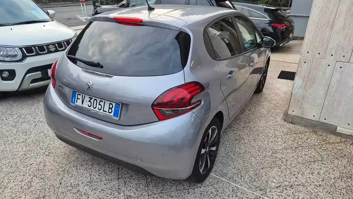 Usata Peugeot 208 Active 83 CV (61 kW) 2019 Grigio Utilitaria