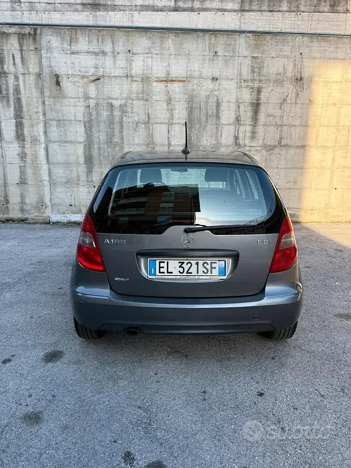 Usata Mercedes A160 82 CV (60 kW) 2011 Grigio Berlina