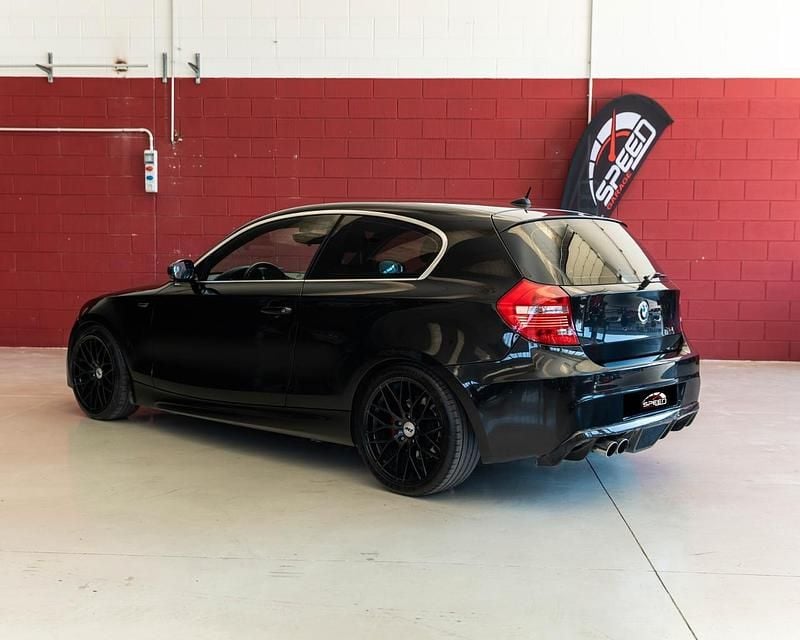 Usata BMW 130 M Sport 265 CV (194 kW) 2008 Nero Utilitaria