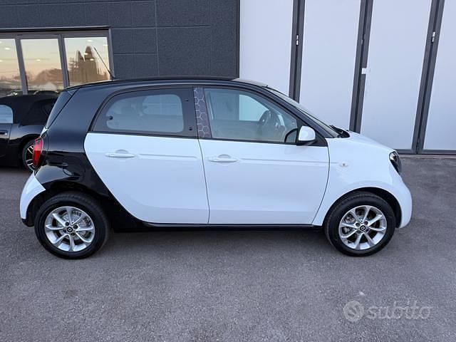Usata Smart ForFour Passion 71 CV (52 kW) 2016 Bianco Utilitaria