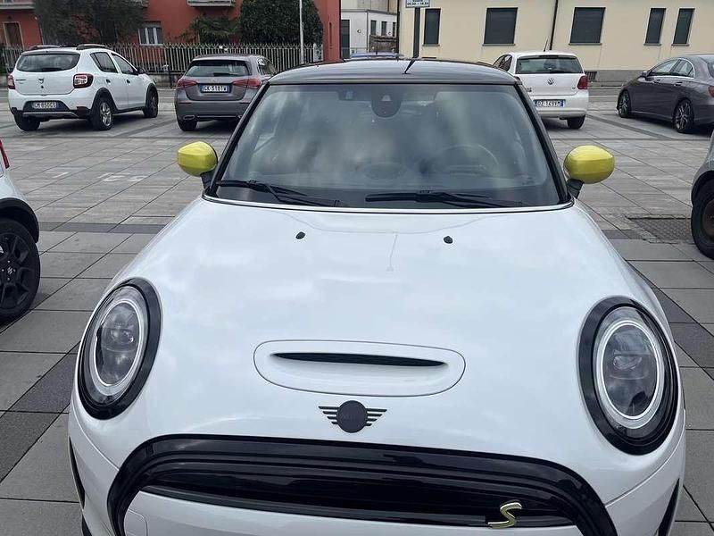 Usata Mini Cooper SE 75 kW (102 CV) 2023 Bianco Utilitaria