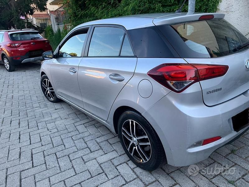 Usata Hyundai i20 75 CV (55 kW) 2015 Grigio Berlina