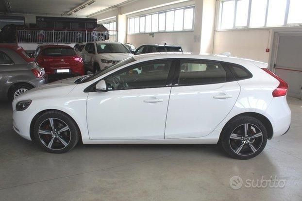Usata Volvo V40 Business Edition 120 CV (88 kW) 2016 Bianco Station wagon