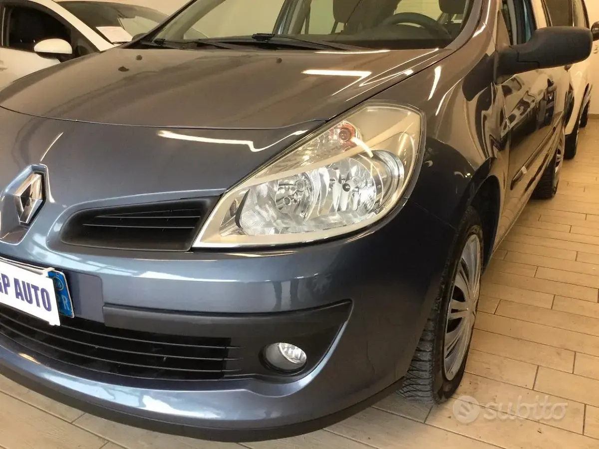 Usata Renault Clio II 75 CV (55 kW) 2008 Grigio Berlina