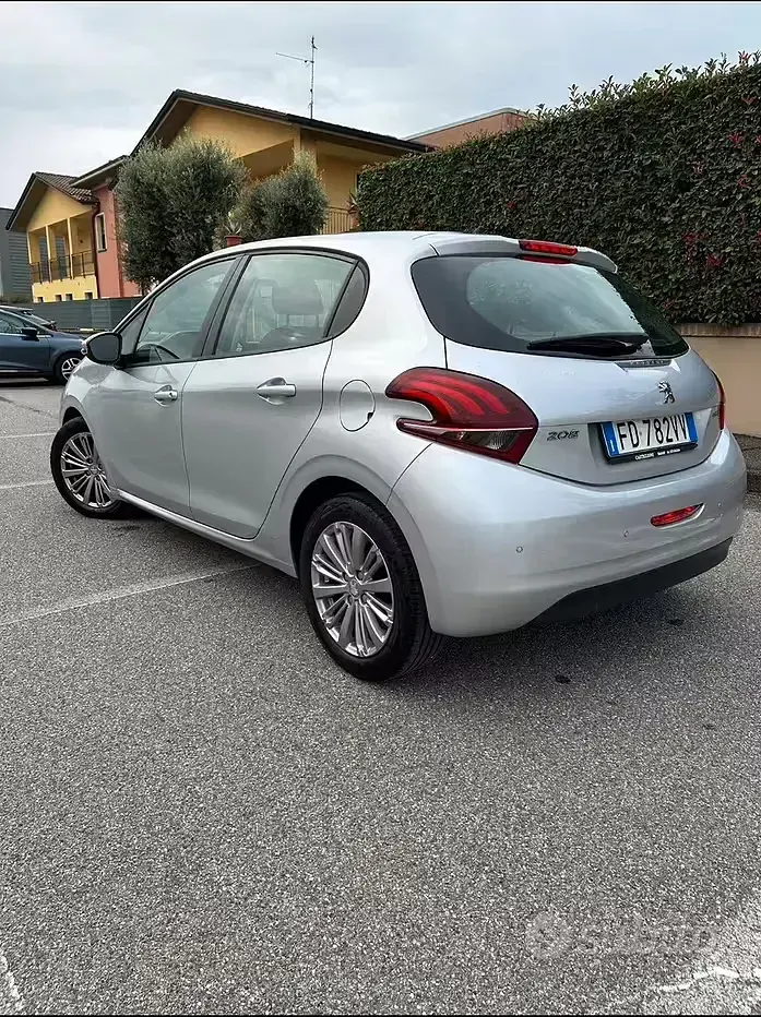 Usata Peugeot 208 75 CV (55 kW) 2016 Grigio Utilitaria