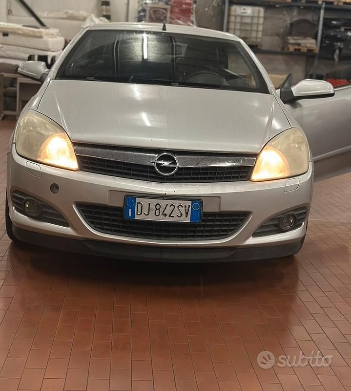 Grigio Usata 2007 Opel Astra Cabrio | 1800 € - Immagine 1/4