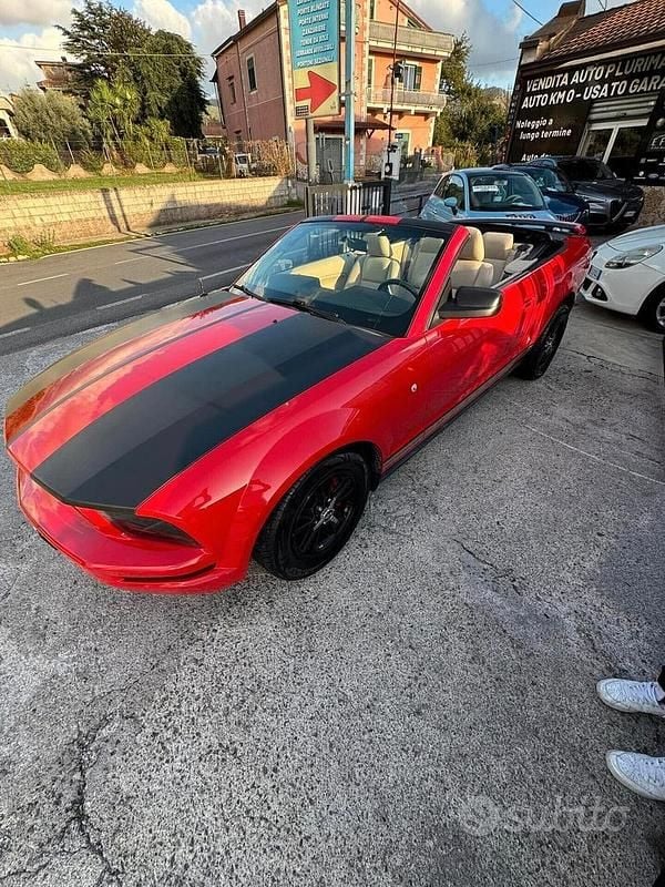 Usata Ford Mustang 204 CV (150 kW) 2005 Rosso Cabrio