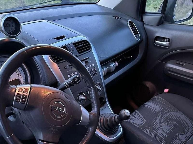 Usata Opel Agila Enjoy 94 CV (69 kW) 2012 Nero Utilitaria