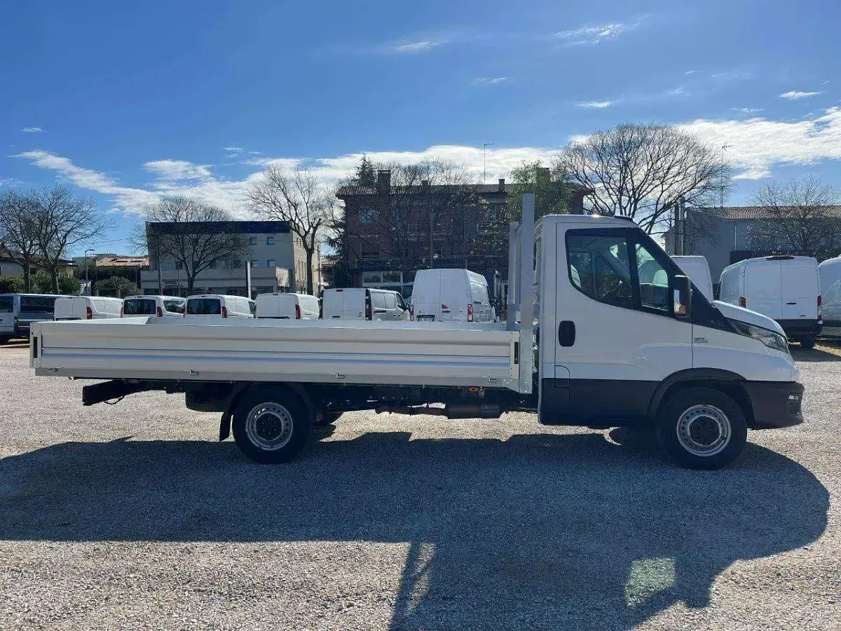 Usata Iveco Daily 136 CV (100 kW) 2020 Bianco Furgone
