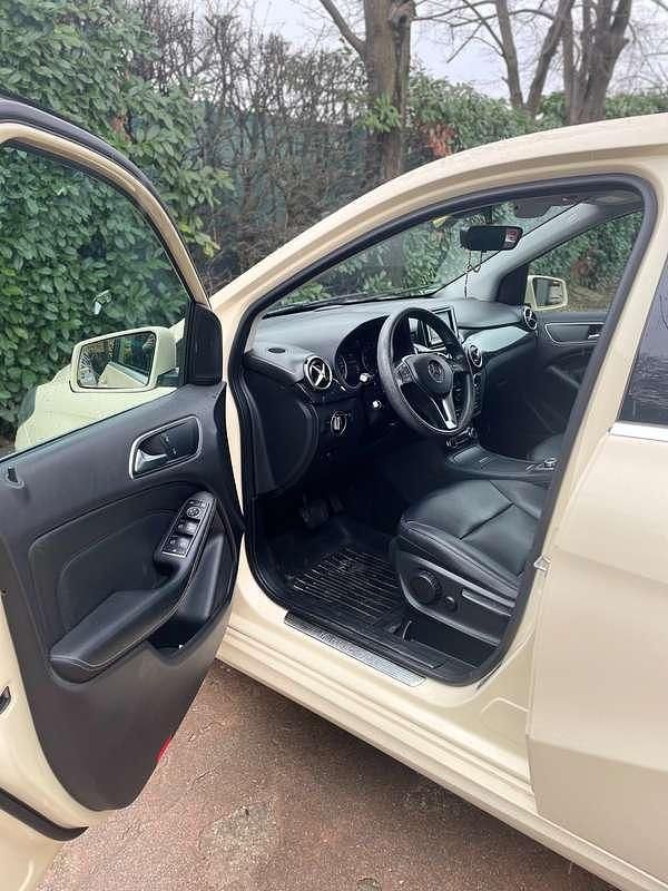Usata Mercedes B200 Executive 156 CV (114 kW) 2014 Beige Monovolume