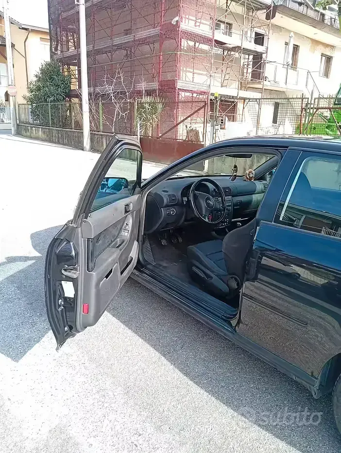 Usata Audi A3 Ambiente 102 CV (75 kW) 2001 Nero Utilitaria