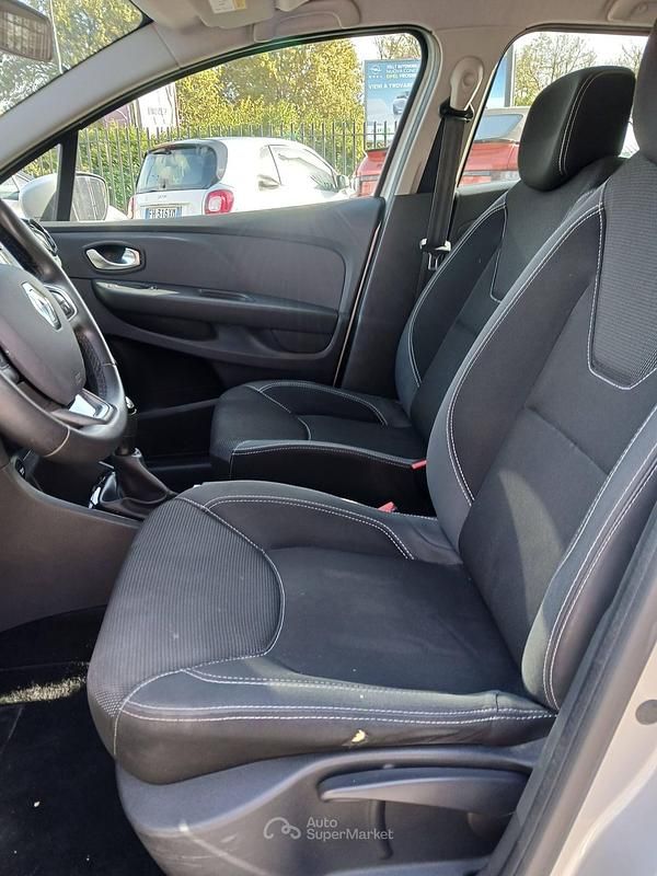 Usata Renault Clio V 76 CV (55 kW) 2020 Argento Berlina