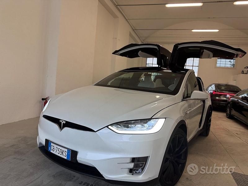 Bianco Usata 2021 Tesla Model X Long Range AWD SUV | 46.999 € (Buon prezzo) - Immagine 1/4