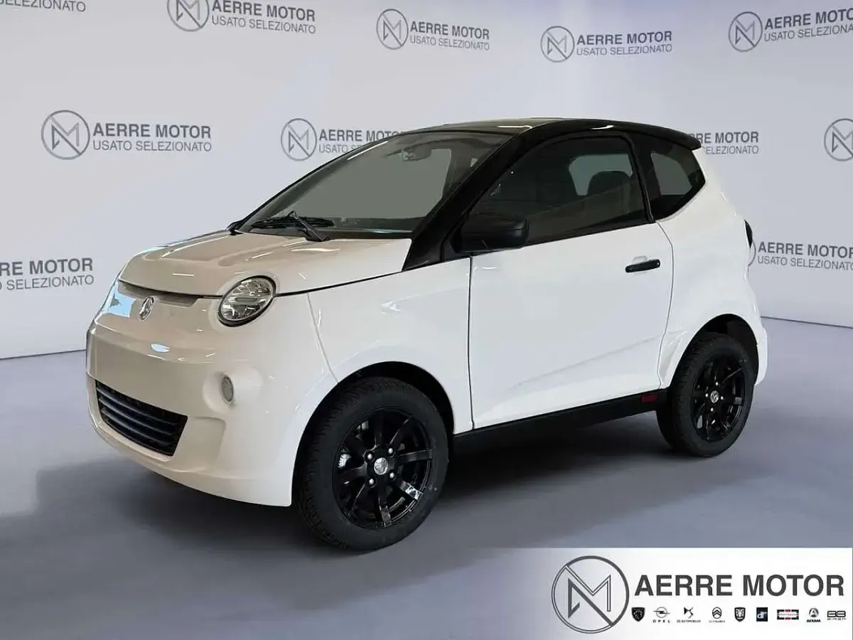 Nuova Aixam City Chic 2026 Bianco Berlina