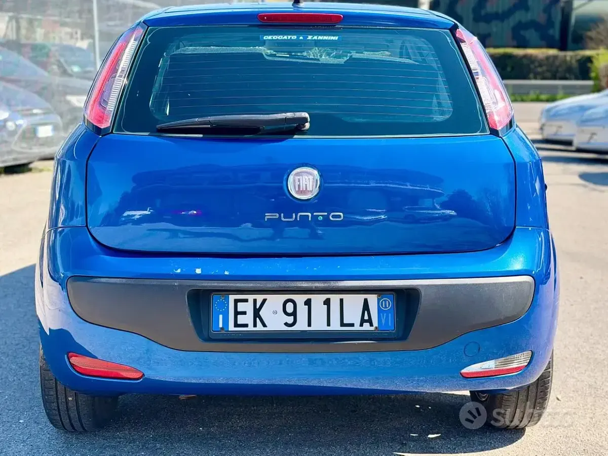 Usata Fiat Punto 77 CV (56 kW) 2011 Bluazzurro Utilitaria