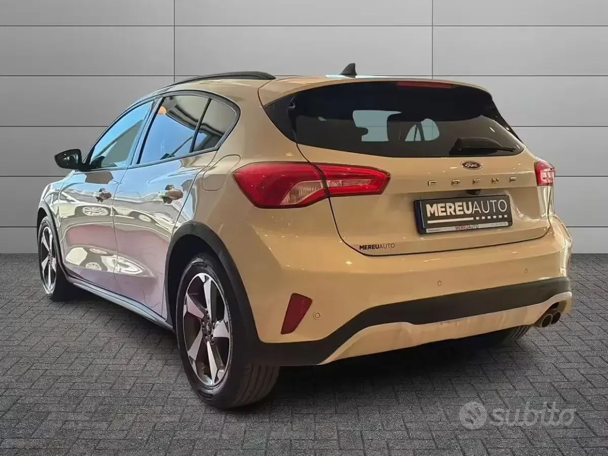 Usata Ford Focus Active 125 CV (91 kW) 2020 Beige Berlina