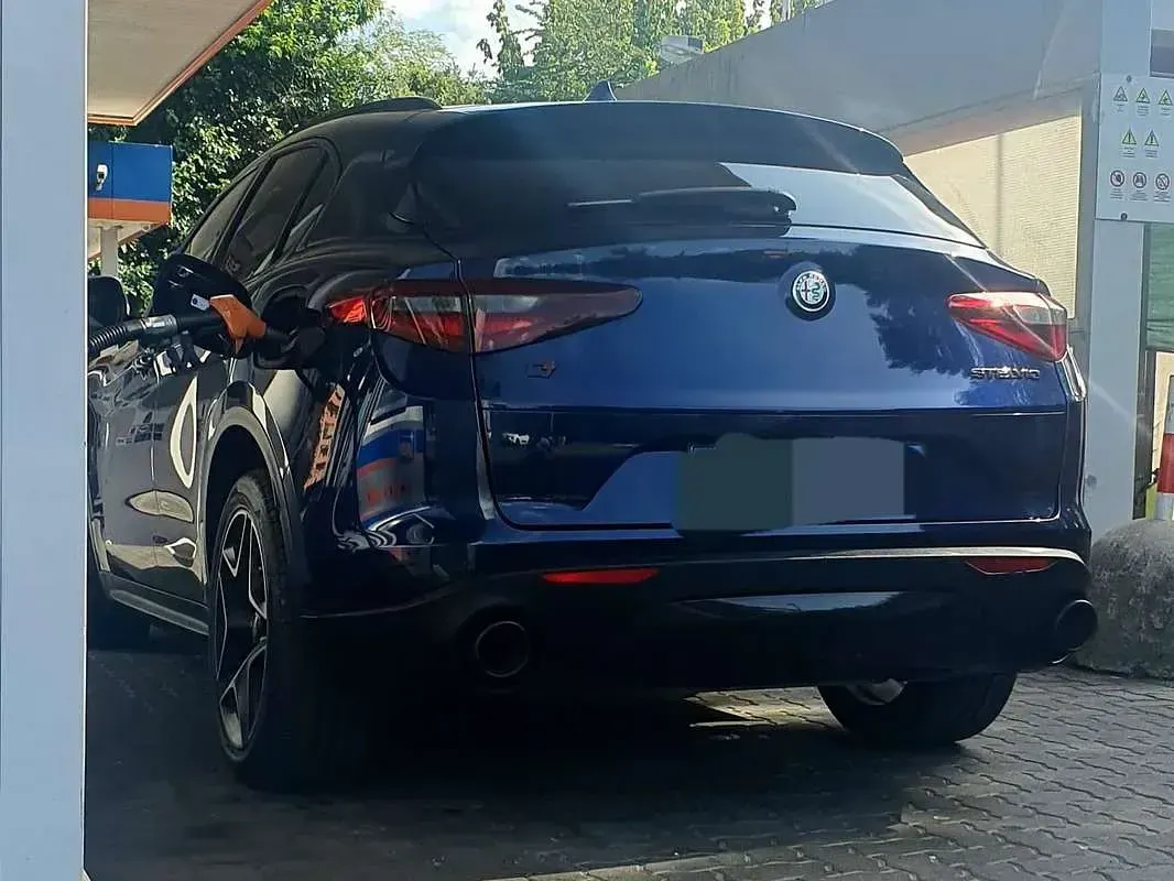 Usata Alfa Romeo Stelvio Executive 201 CV (147 kW) 2018 Blu/azzurro SUV