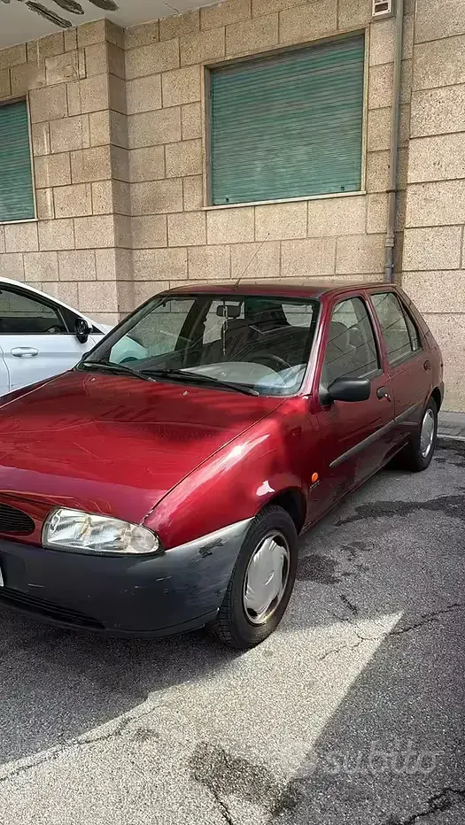 Usata Ford Fiesta Studio 60 CV (44 kW) 1997 Rosso Utilitaria