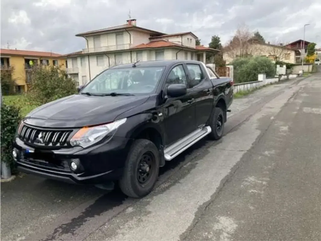 Usata Mitsubishi L200 Invite 154 CV (113 kW) 2018 Nero Pick-up