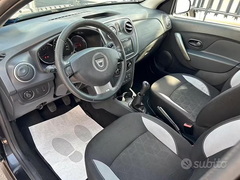 Usata Dacia Sandero Stepway 90 CV (66 kW) 2014 Nero Berlina
