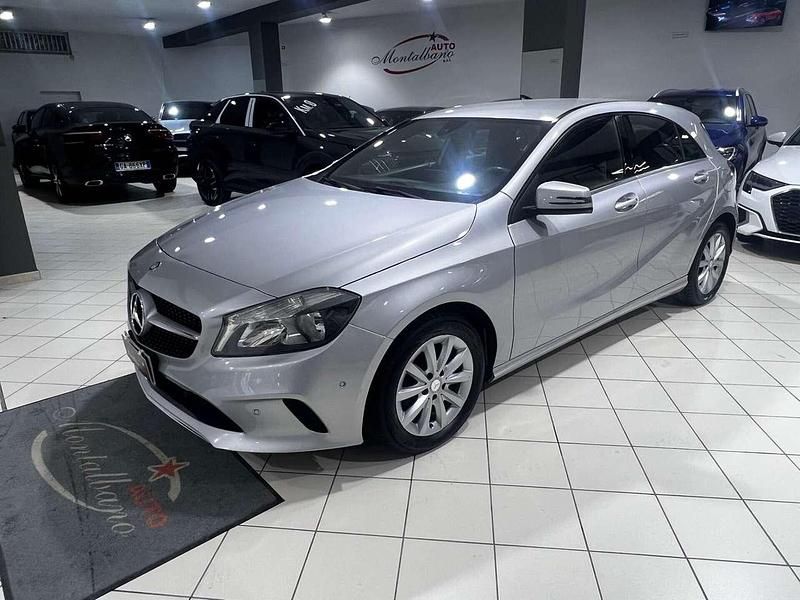 Argento Usata 2016 Mercedes A180 Business Tre volumi | 11.990 € (Molto cara) - Immagine 1/4