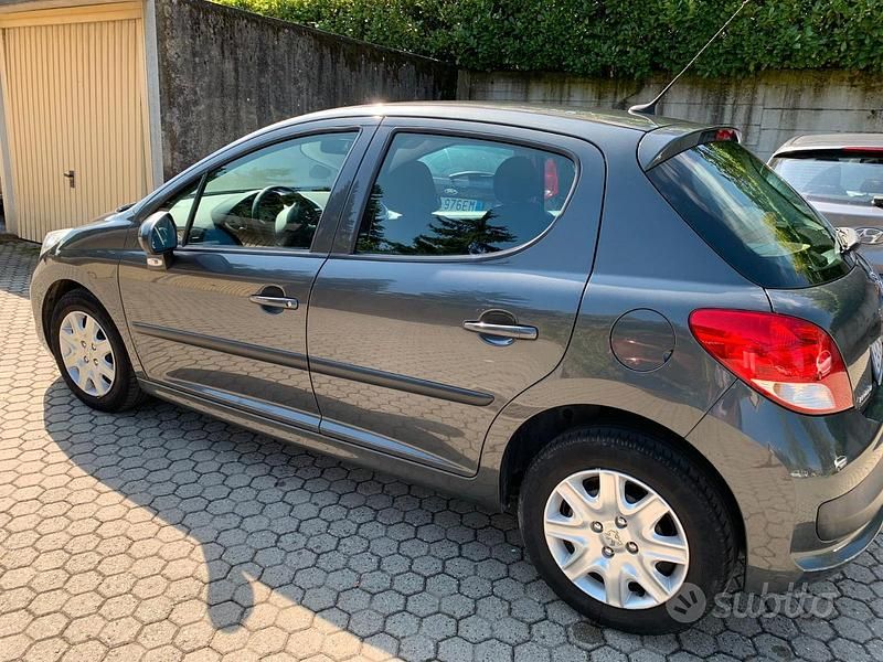 Usata Peugeot 207 95 CV (69 kW) 2010 Grigio Utilitaria