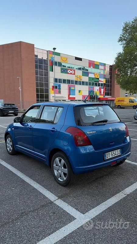 Usata Suzuki Swift 92 CV (67 kW) 2010 Blu Utilitaria