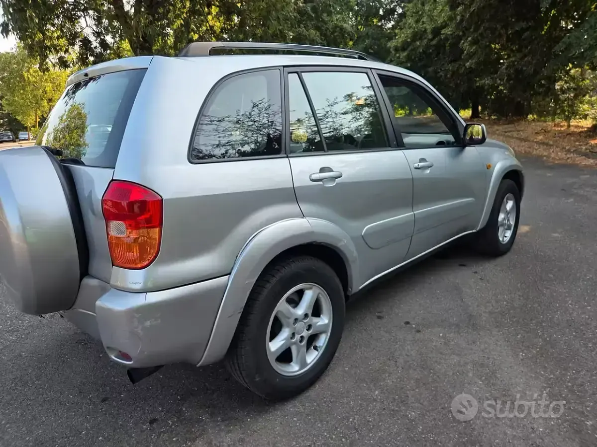 Usata Toyota RAV4 Sol 150 CV (110 kW) 2001 Grigio SUV