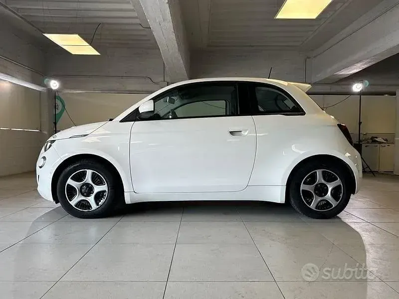 Usata Fiat 500e Passion 86 kW (118 CV) 2021 Bianco Berlina