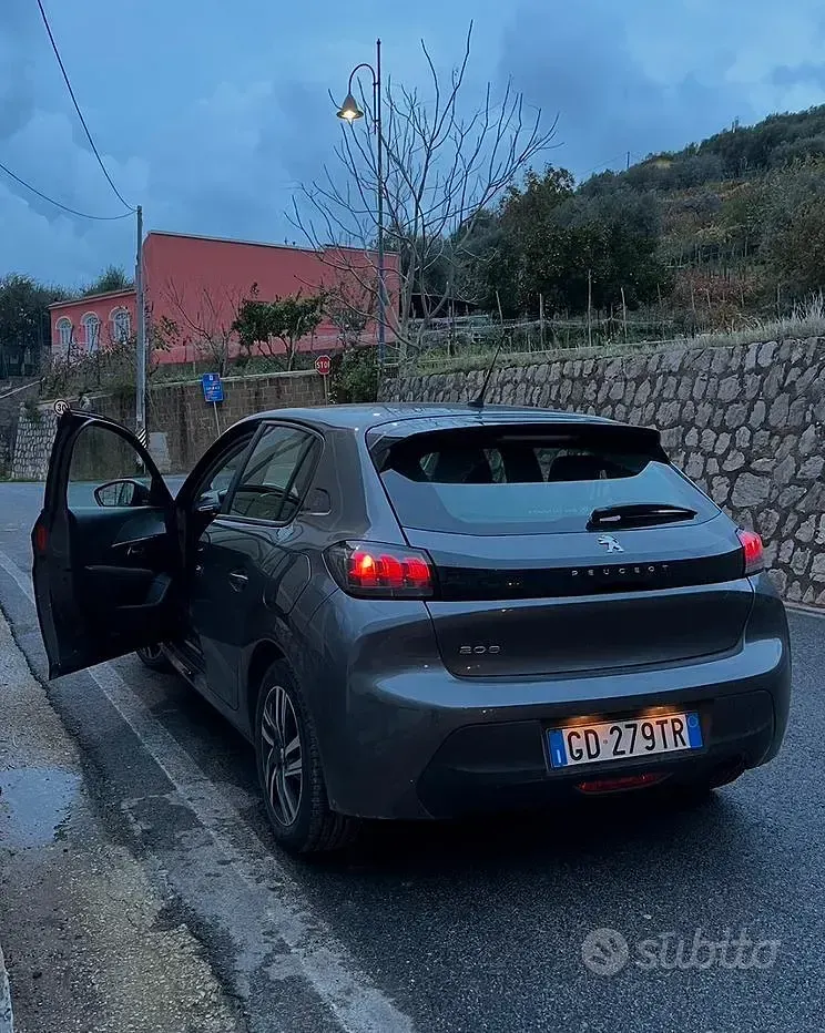 Usata Peugeot 208 75 CV (55 kW) 2020 Grigio Utilitaria