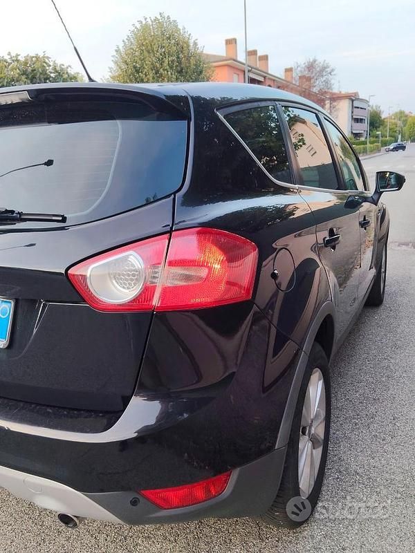 Begagnad Ford Kuga 140 HK (102 kW) 2013 Svart SUV