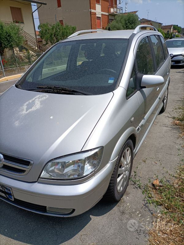 Grigio Usata 2004 Opel Zafira Eco Monovolume | 650 € (Ottimo prezzo) - Immagine 1/4