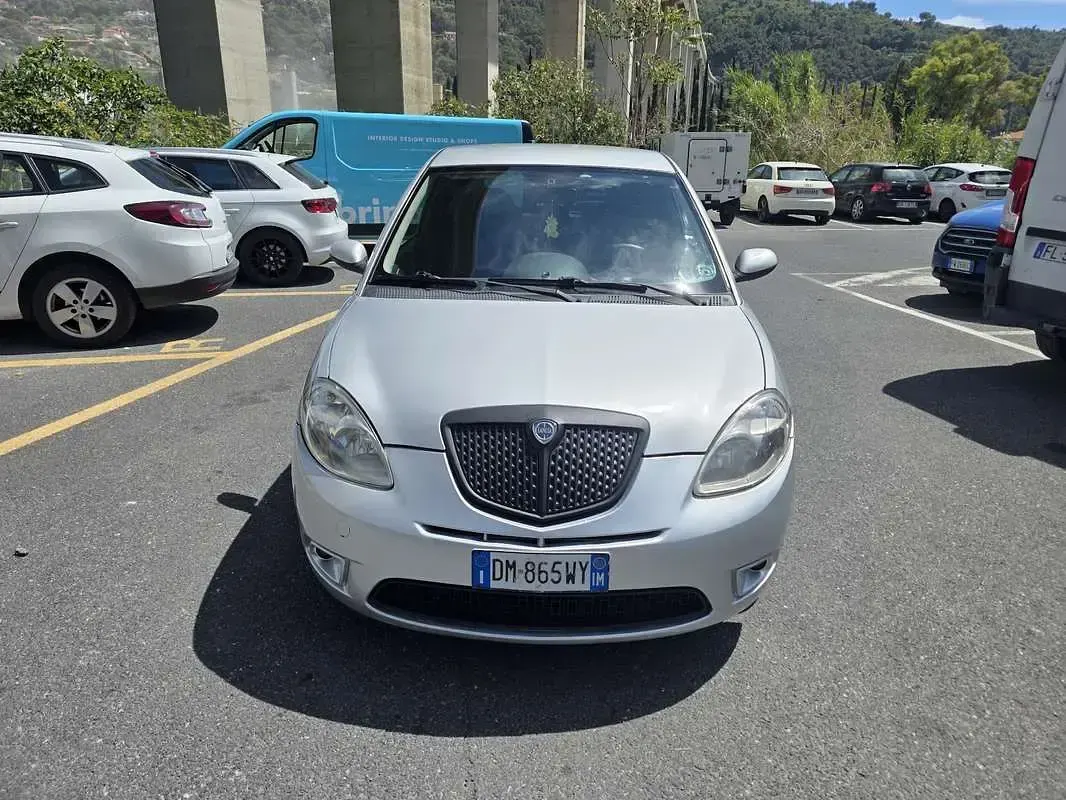 Usata Lancia Ypsilon 95 CV (69 kW) 2008 Grigio Utilitaria