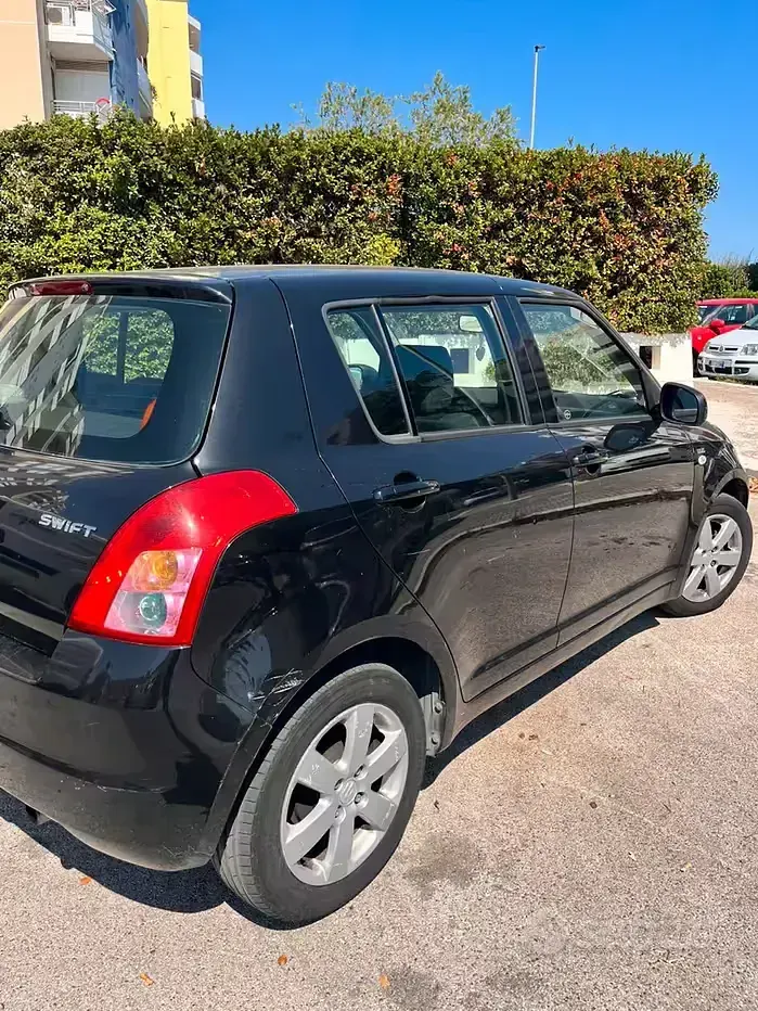 Usata Suzuki Swift 75 CV (55 kW) 2010 Nero Utilitaria