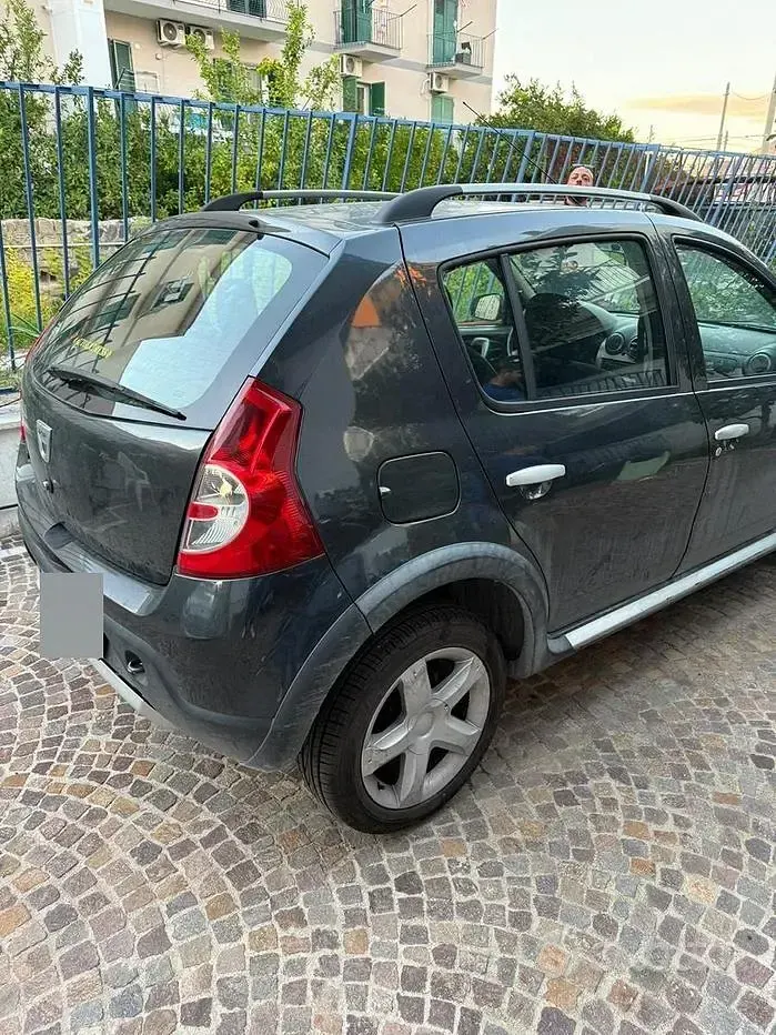 Usata Dacia Sandero Stepway 84 CV (61 kW) 2012 Nero Berlina