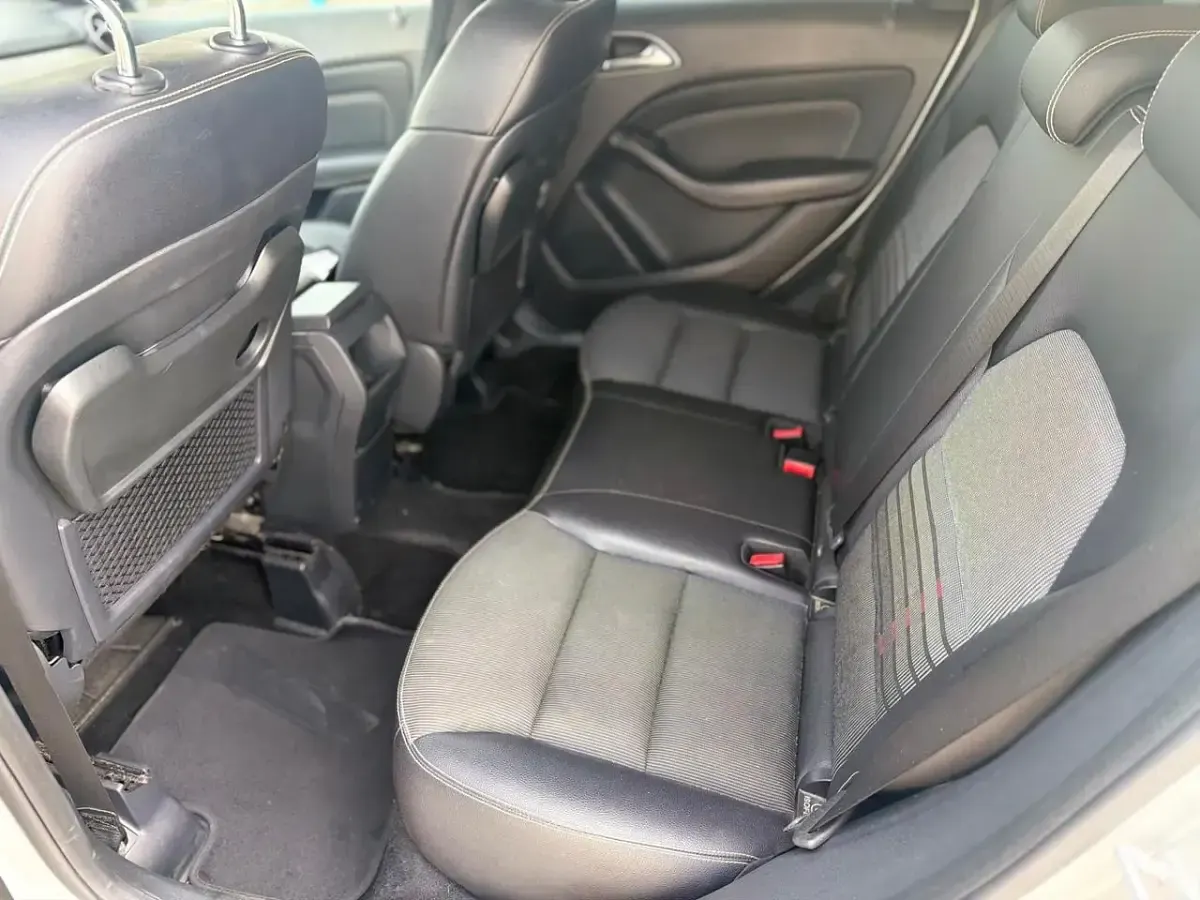 Usata Mercedes B180 Premium 109 CV (80 kW) 2016 Argento Utilitaria
