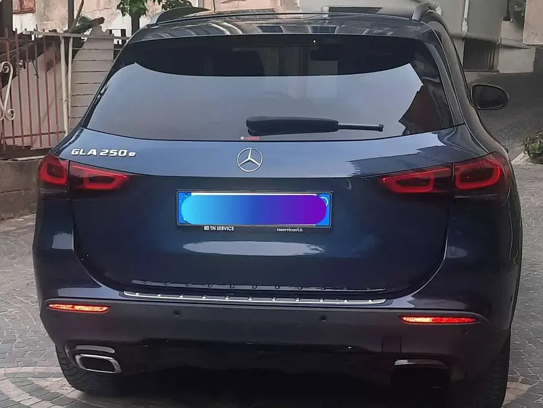 Usata Mercedes GLA250 Premium 160 CV (117 kW) 2021 Blu/azzurro SUV
