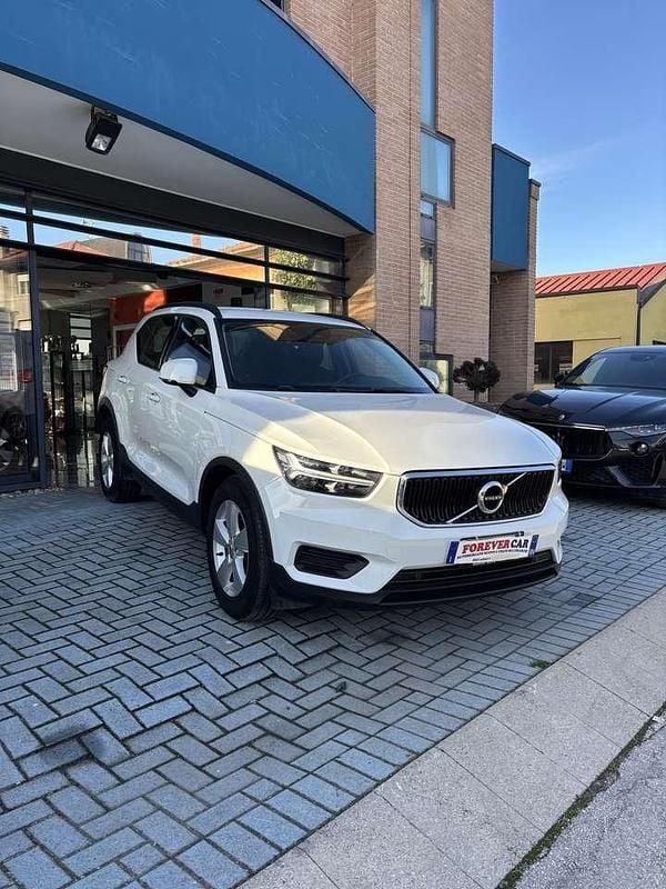 Usata Volvo XC40 Momentum 129 CV (94 kW) 2020 Bianco SUV