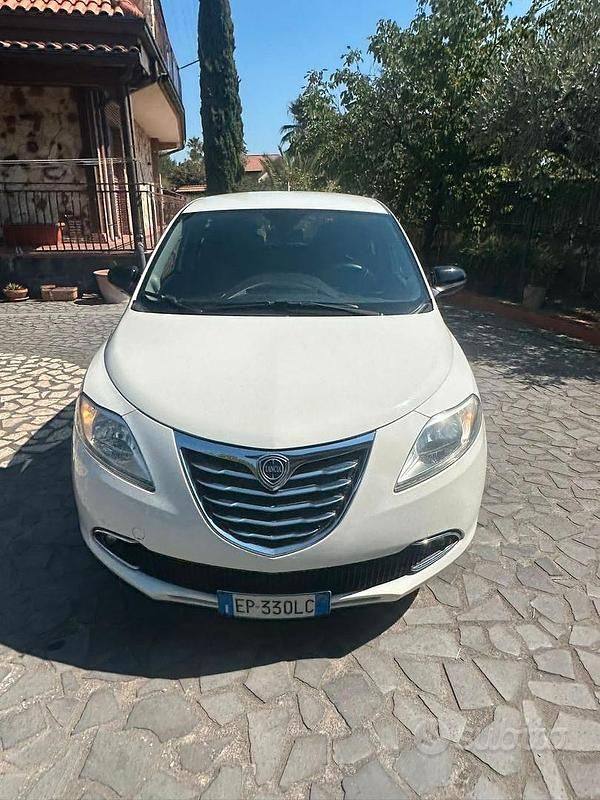 Usata Lancia Ypsilon 80 CV (58 kW) 2013 Utilitaria