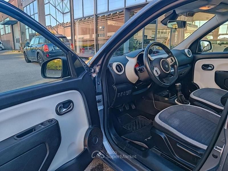 Usata Renault Twingo SE 65 CV (47 kW) 2021 Gray Utilitaria