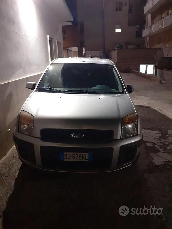 Usata Ford Fusion 68 CV (50 kW) 2007 Grigio Utilitaria