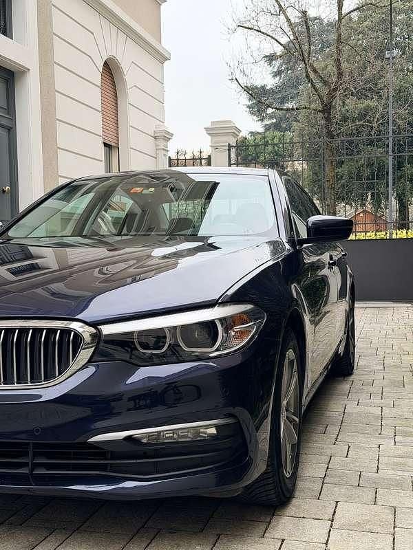 Usata BMW 520 Luxury Line 190 CV (139 kW) 2017 Blu/azzurro Berlina