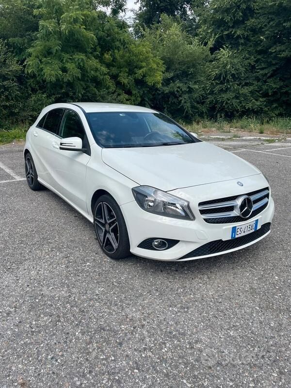Usata 2013 Mercedes A180 Tre volumi | 9500 € (Buon prezzo) - Immagine 1/4