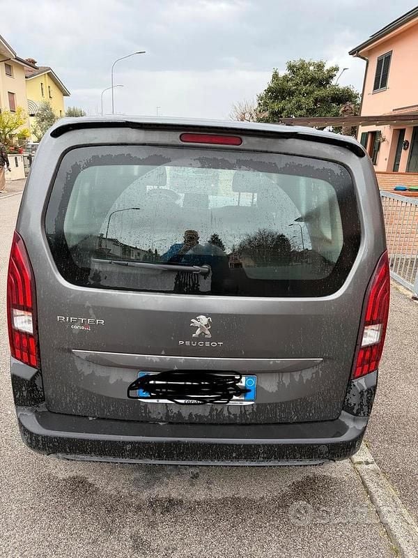 Usata Peugeot Rifter Allure 102 CV (75 kW) 2021 Grigio Monovolume